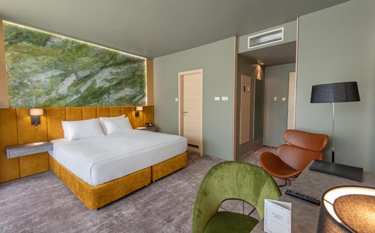 Azur Premium Hotel