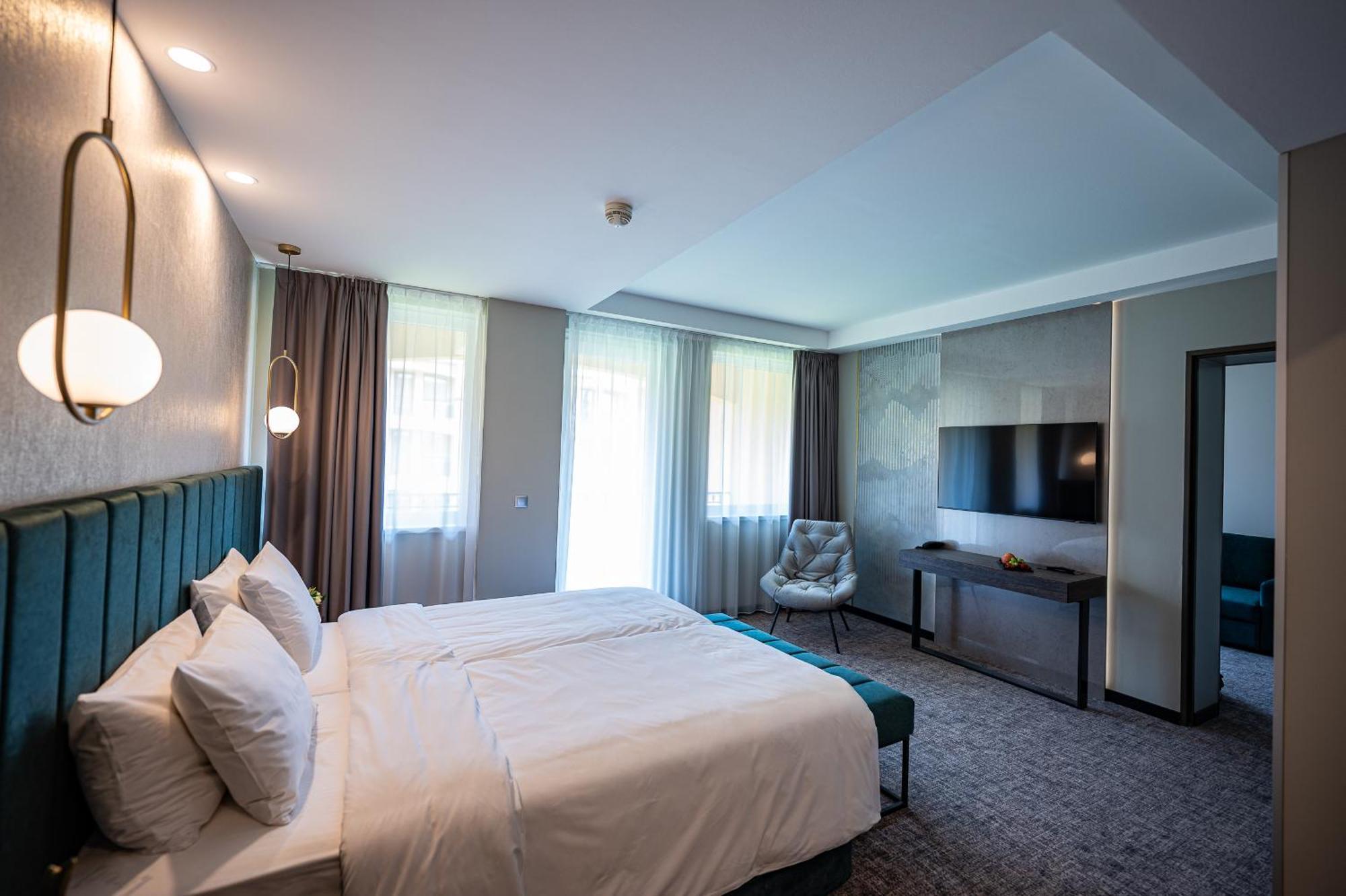 Azur Premium Hotel